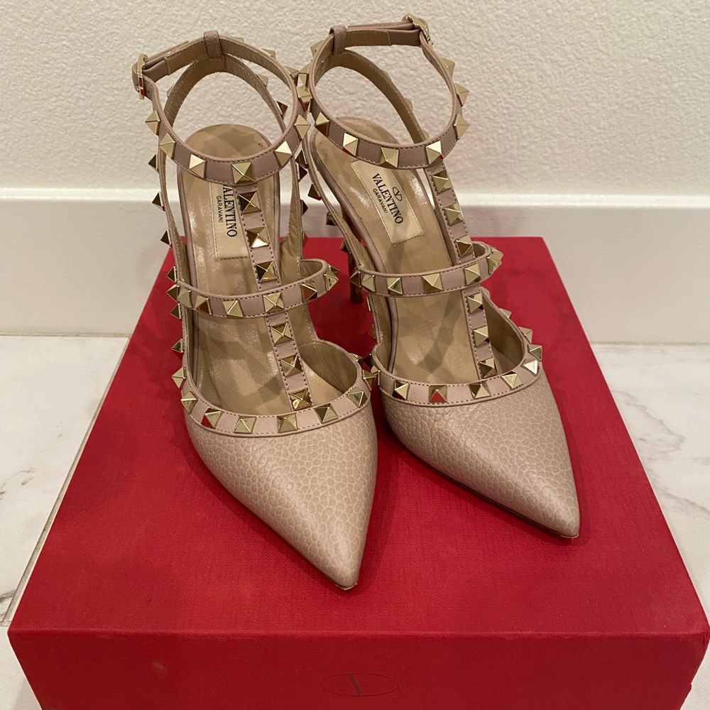 Valentino Rockstud pumps